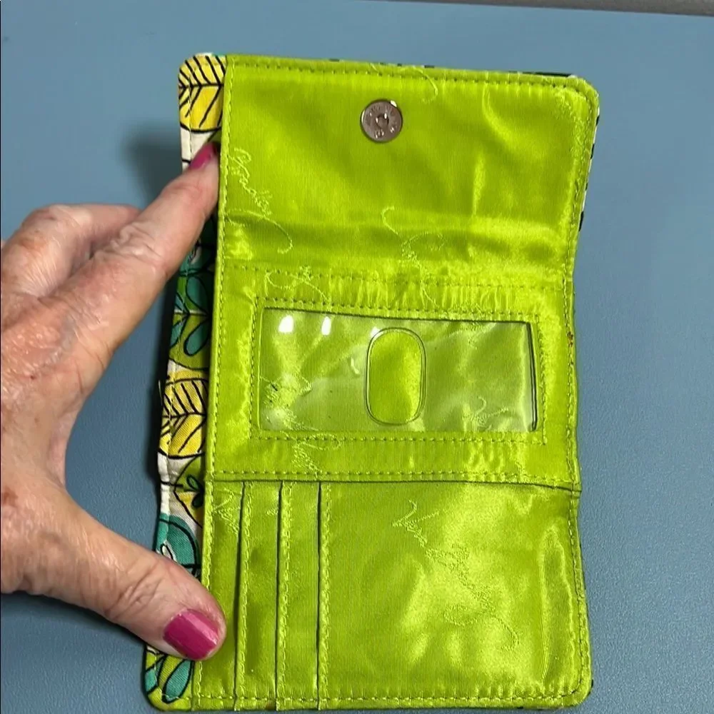 Vera Bradley Limes Up Quilted Kisslock Wallet - Picture 4 of 5